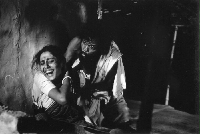 Мринал Сен. Фотография со съемок фильма «В поисках голода». 1980
