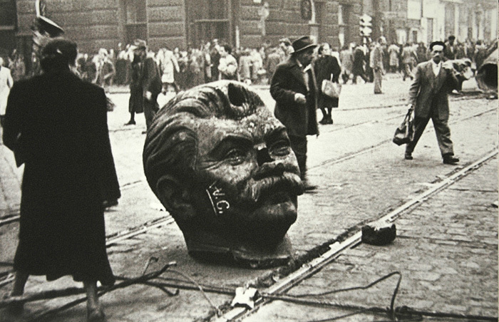 Снос памятника Сталину в Будапеште. 1956. Courtesy Музей современного искусства MODEM, Дебрецен